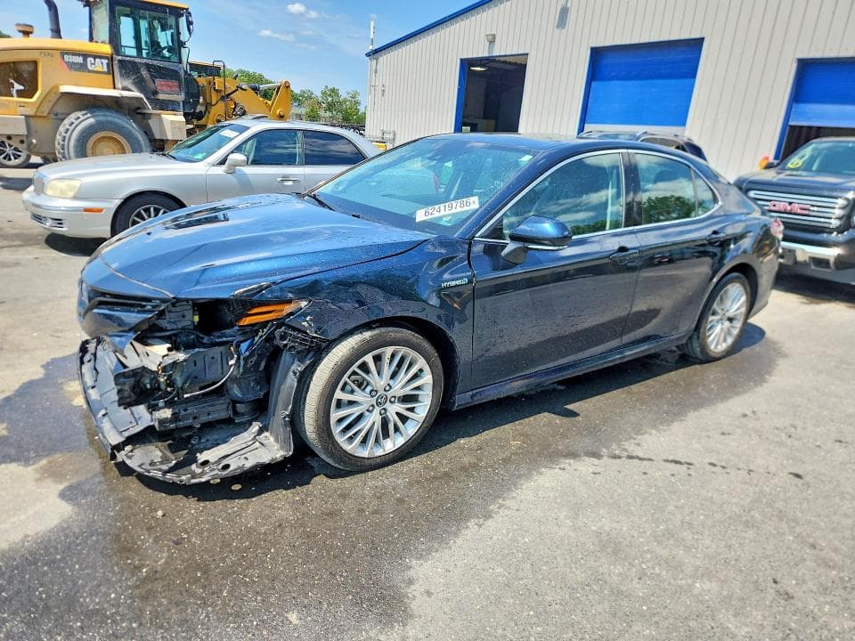 2020 TOYOTA CAMRY XLE - 1
