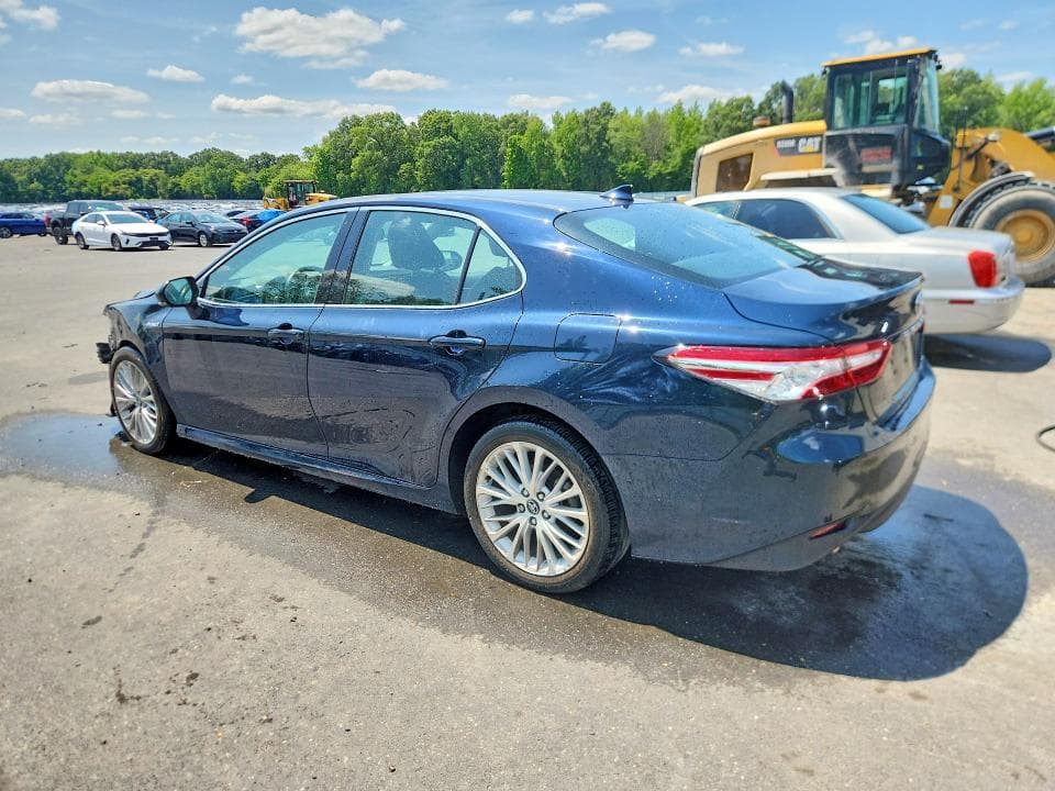 2020 TOYOTA CAMRY XLE 2