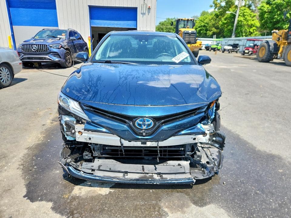 2020 TOYOTA CAMRY XLE 5