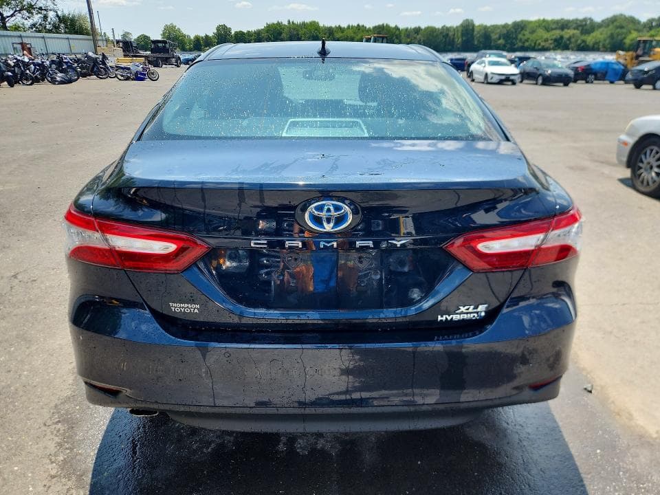 2020 TOYOTA CAMRY XLE 6