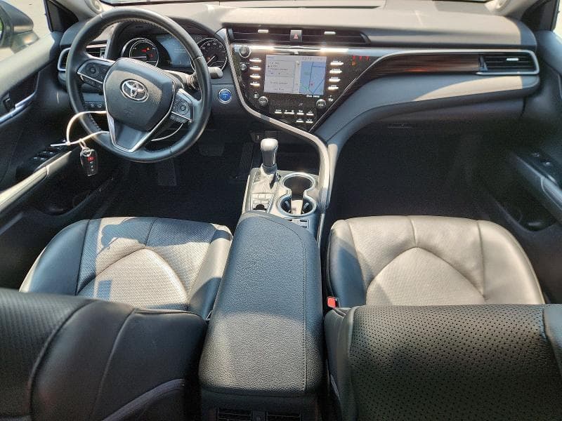 2020 TOYOTA CAMRY XLE 8