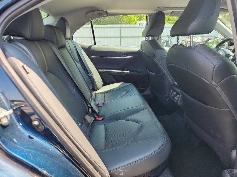 2020 TOYOTA CAMRY XLE 10