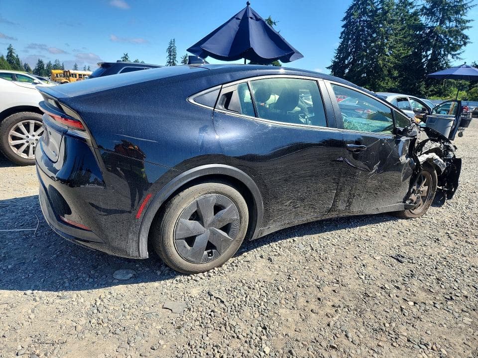 2025 TOYOTA PRIUS LE 3