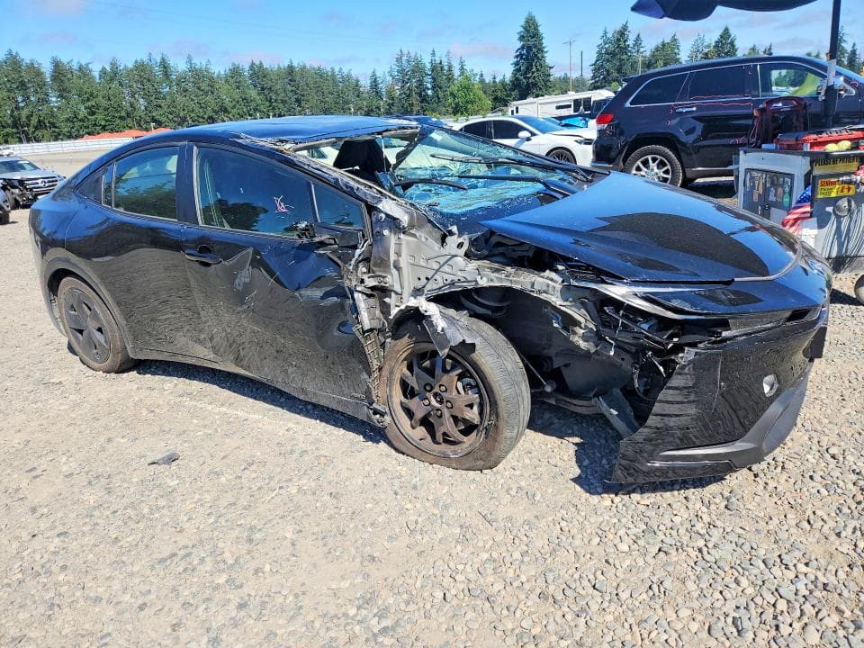 2025 TOYOTA PRIUS LE 4