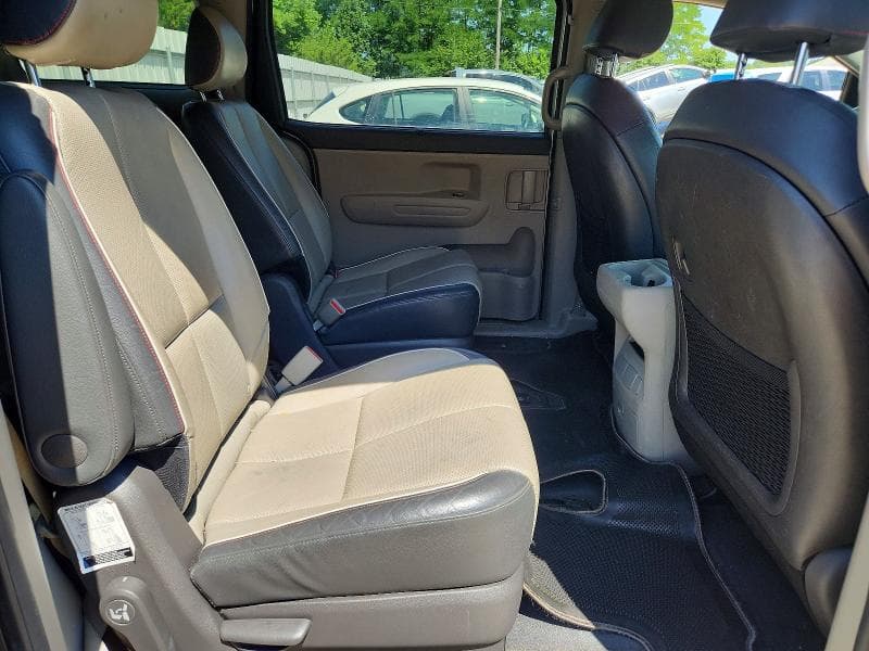 2017 KIA SEDONA LX 11