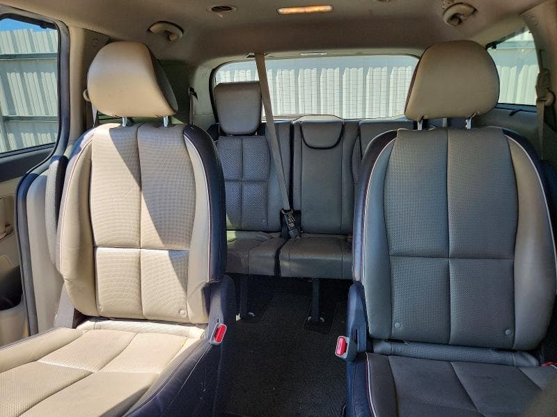 2017 KIA SEDONA LX 10