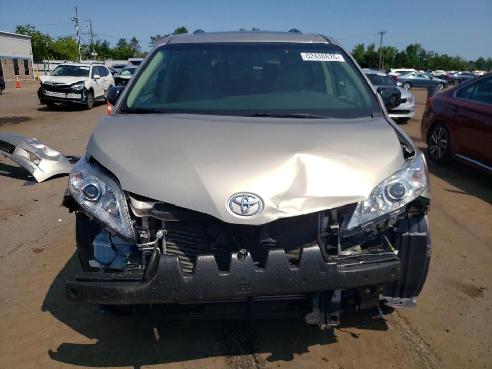 2017 TOYOTA SIENNA XLE 8-PASSENGER 5