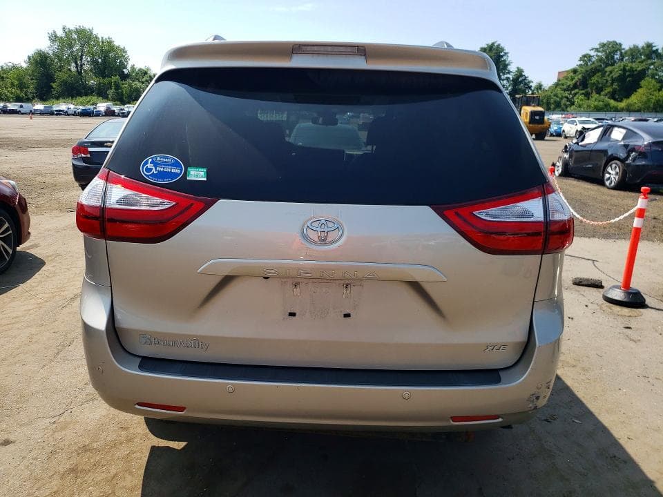 2017 TOYOTA SIENNA XLE 8-PASSENGER 6