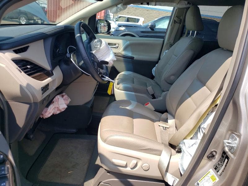 2017 TOYOTA SIENNA XLE 8-PASSENGER 7
