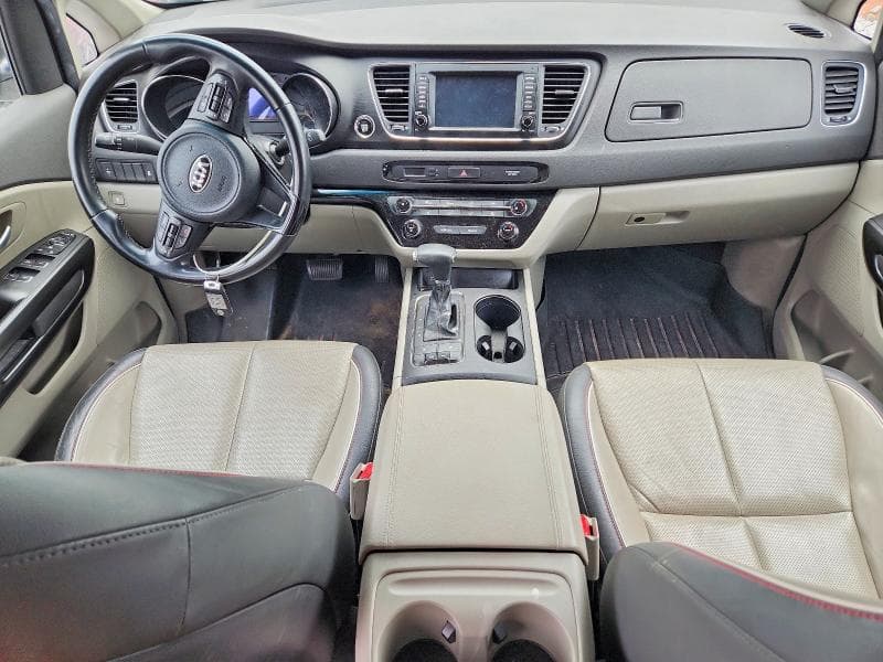 2017 KIA SEDONA LX 8