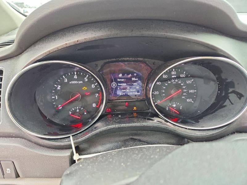 2017 KIA SEDONA LX 9