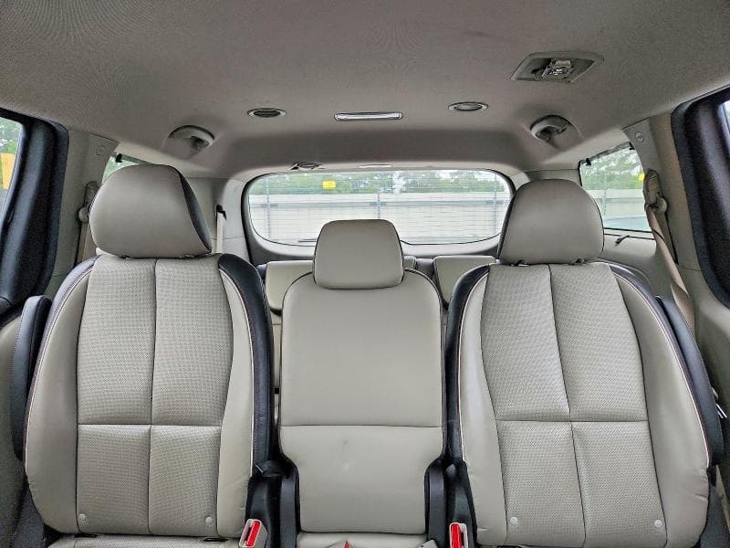 2017 KIA SEDONA LX 10