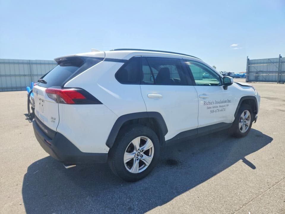 2019 TOYOTA RAV4 XLE XLE 3