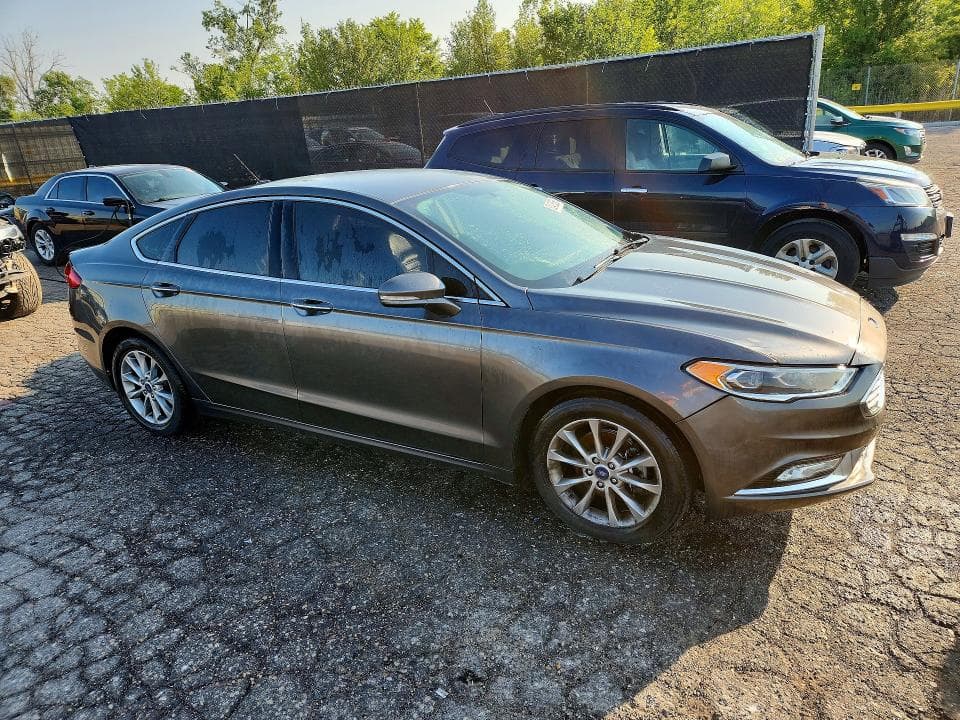 2017 FORD FUSION SE 4
