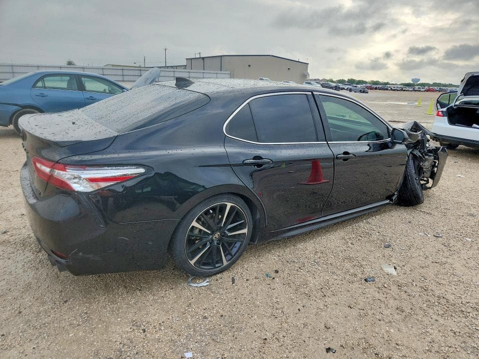 2020 TOYOTA CAMRY XSE 3