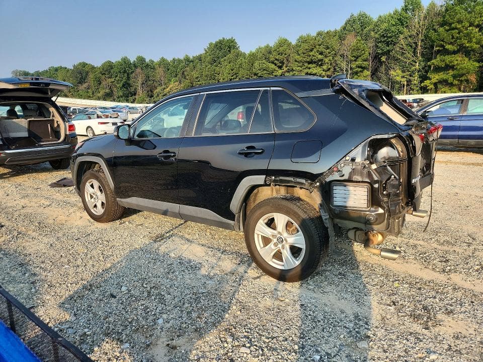 2019 TOYOTA RAV4 XLE 2