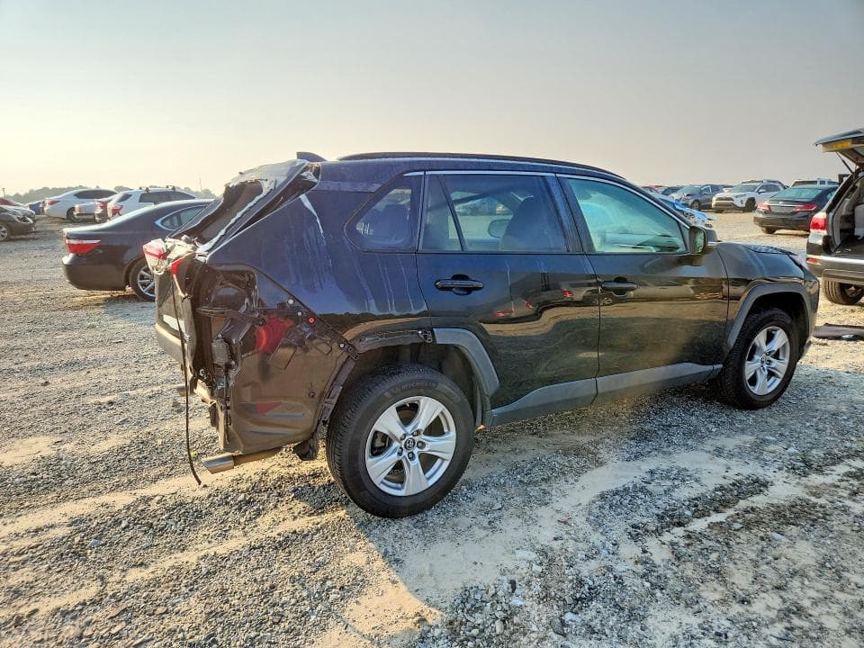 2019 TOYOTA RAV4 XLE 3