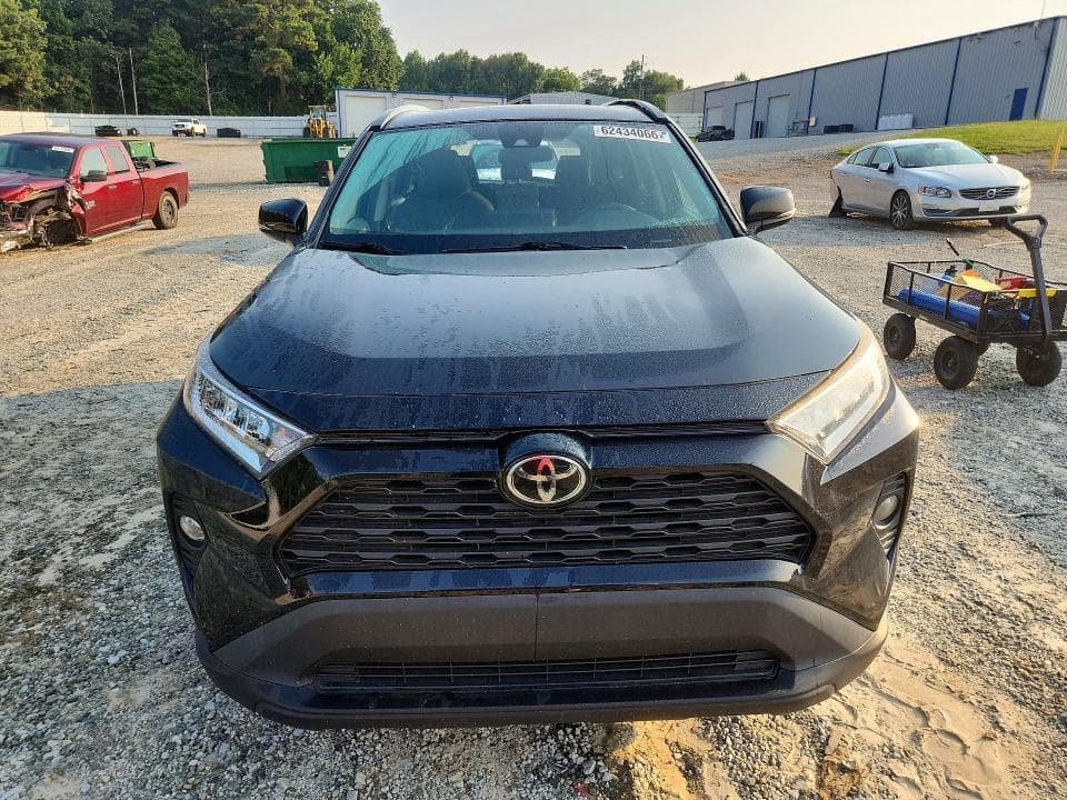 2019 TOYOTA RAV4 XLE 5