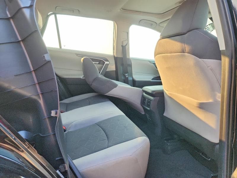 2019 TOYOTA RAV4 XLE 10