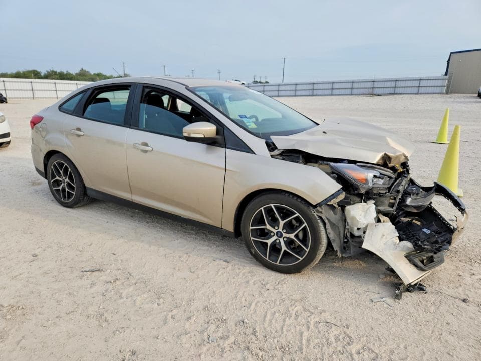 2017 FORD FOCUS SEL 4