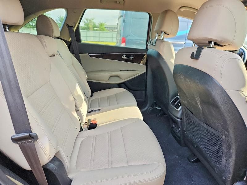 2017 KIA SORENTO LX 11