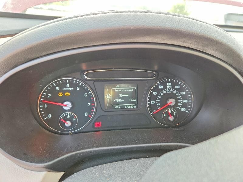 2017 KIA SORENTO LX 9