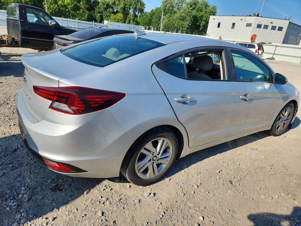 2019 HYUNDAI ELANTRA SE 3