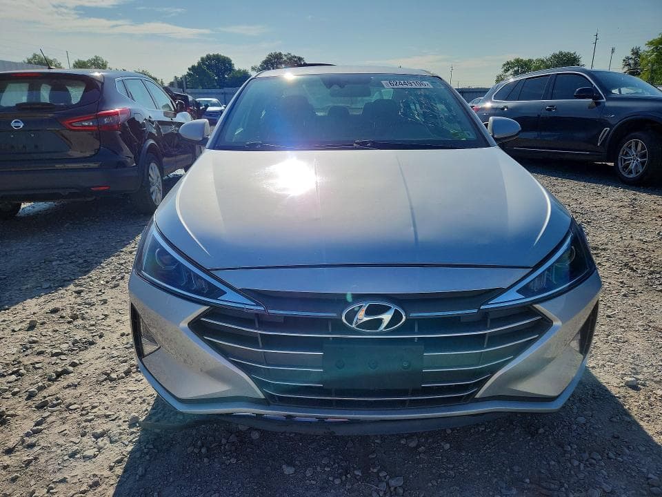 2019 HYUNDAI ELANTRA SE 5