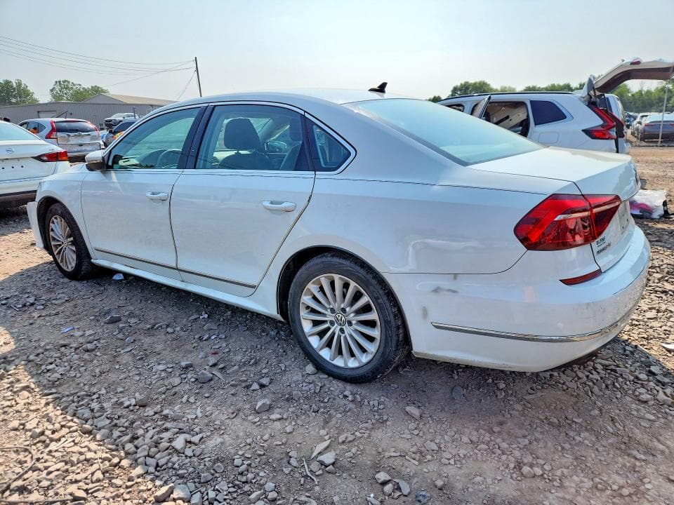 2017 VOLKSWAGEN PASSAT SE 2