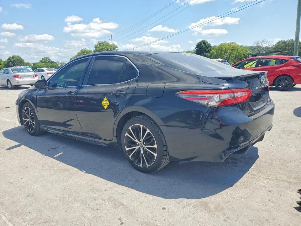 2018 TOYOTA CAMRY SE 2