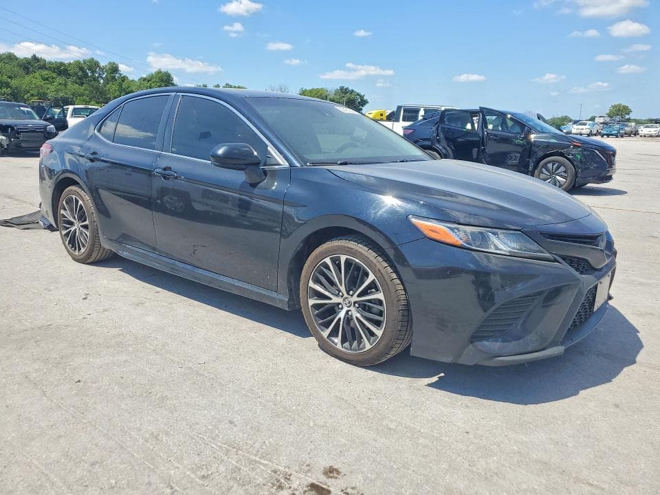 2018 TOYOTA CAMRY SE 4