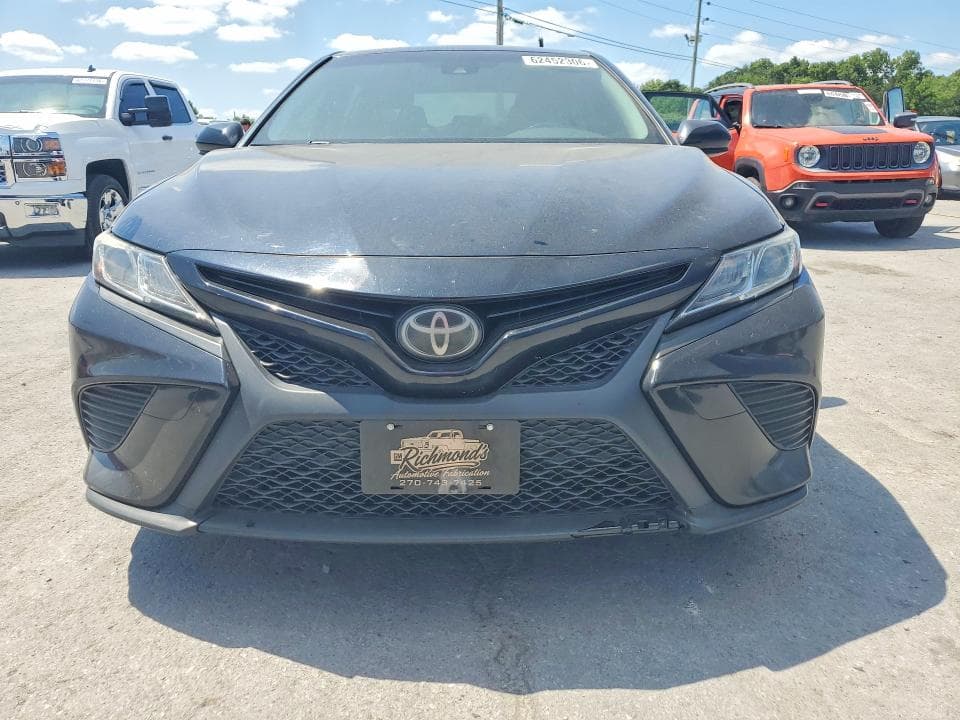 2018 TOYOTA CAMRY SE 5