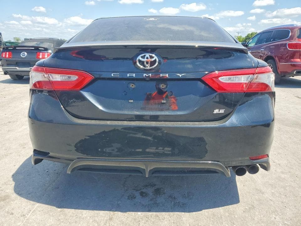 2018 TOYOTA CAMRY SE 6