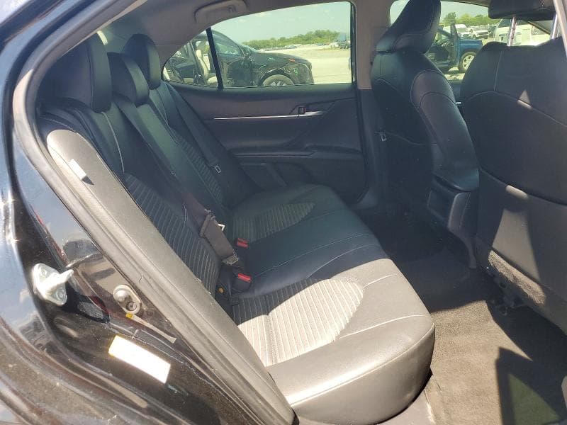 2018 TOYOTA CAMRY SE 10