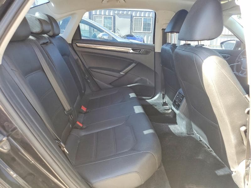 2017 VOLKSWAGEN PASSAT SE 10