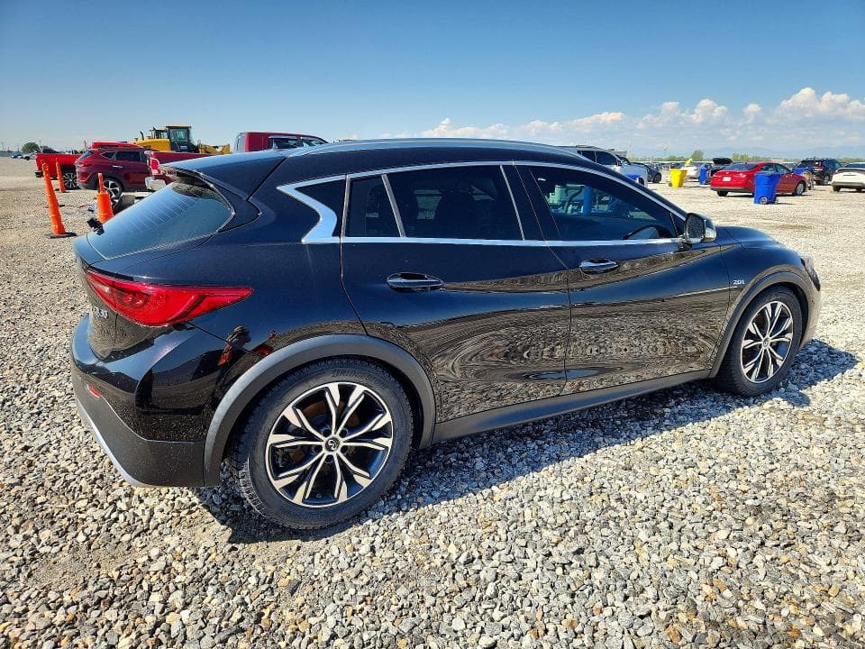 2018 INFINITI QX30 LUXURY 3