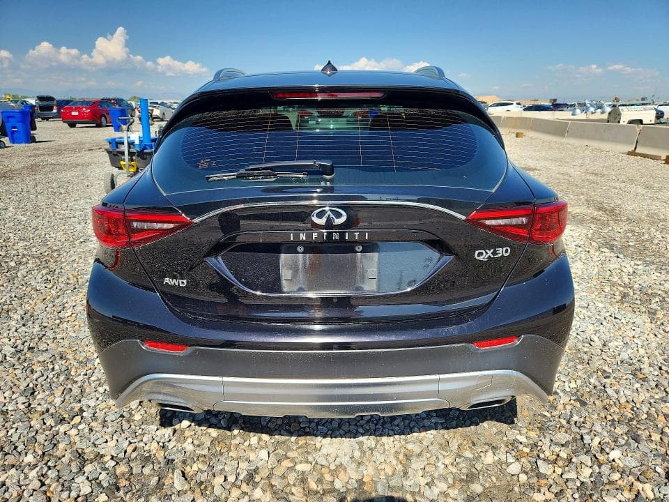 2018 INFINITI QX30 LUXURY 6