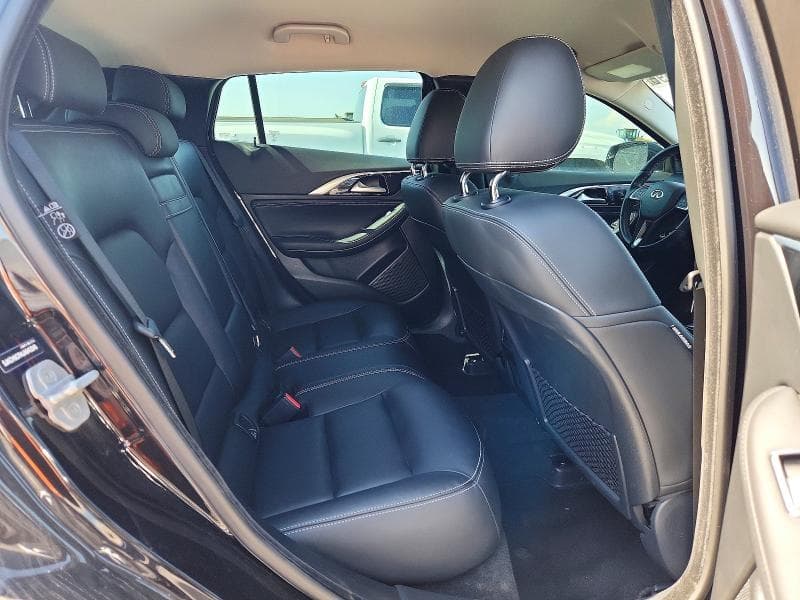 2018 INFINITI QX30 LUXURY 10