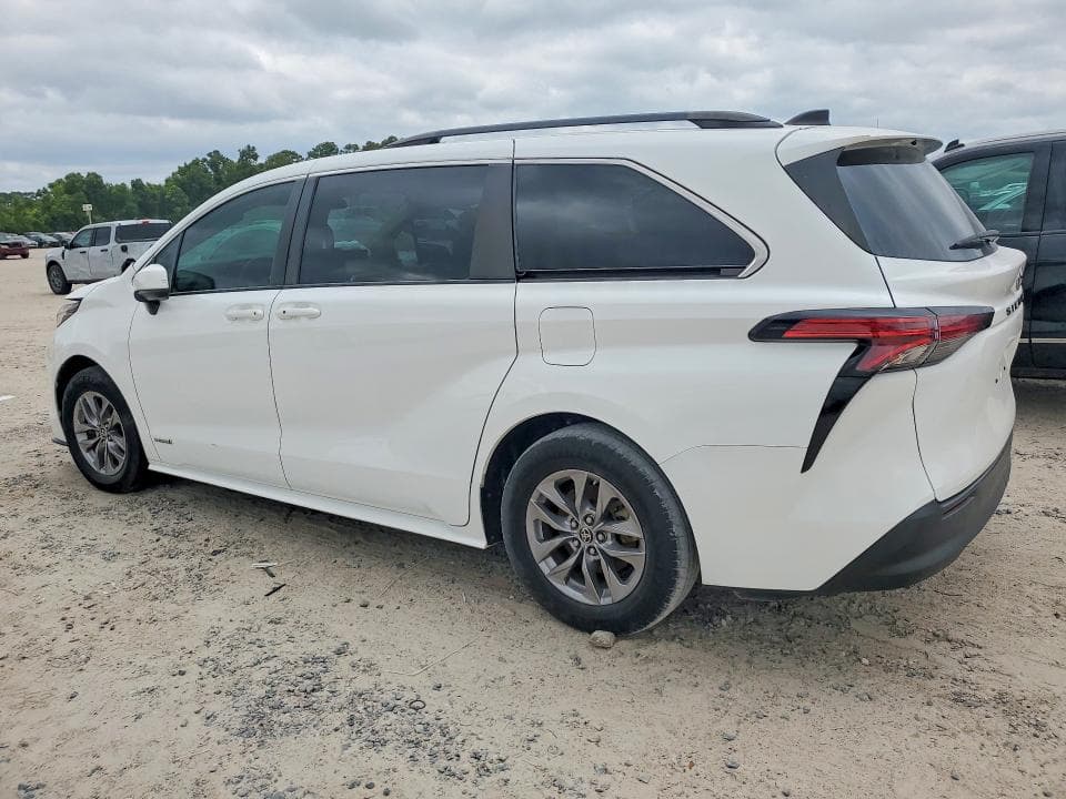 2021 TOYOTA SIENNA LE LE 3