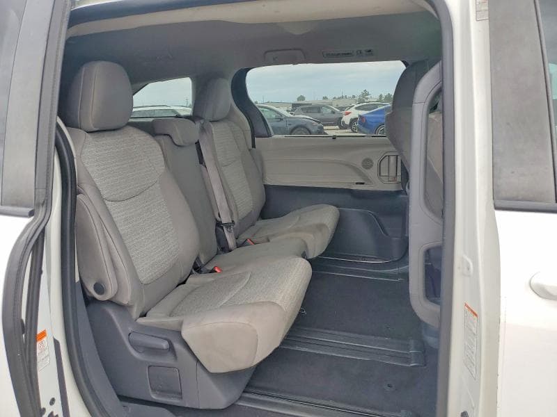 2021 TOYOTA SIENNA LE LE 12