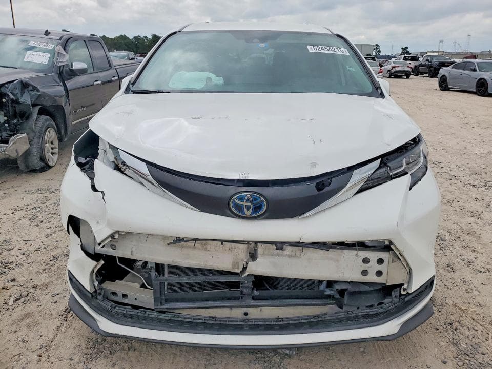 2021 TOYOTA SIENNA LE LE 6