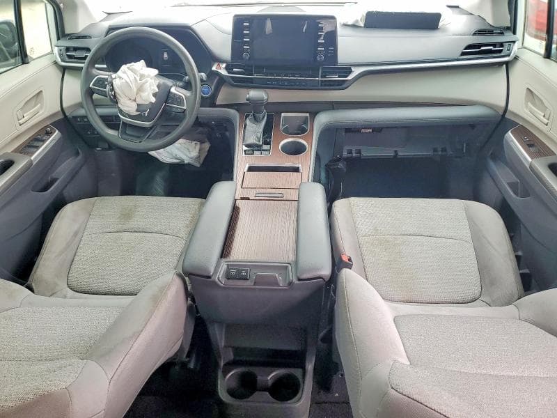 2021 TOYOTA SIENNA LE LE 9