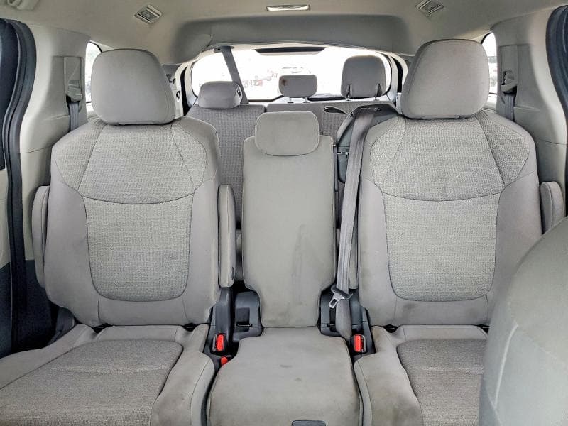 2021 TOYOTA SIENNA LE LE 11