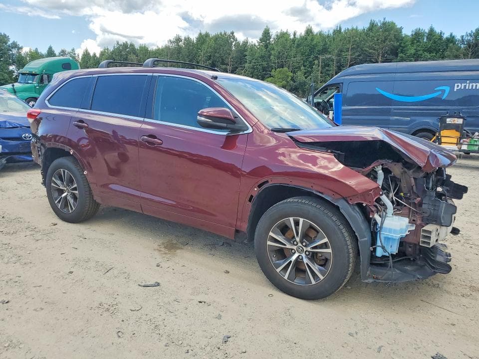 2017 TOYOTA HIGHLANDER LE 4