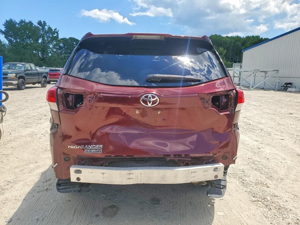 2017 TOYOTA HIGHLANDER LE 6