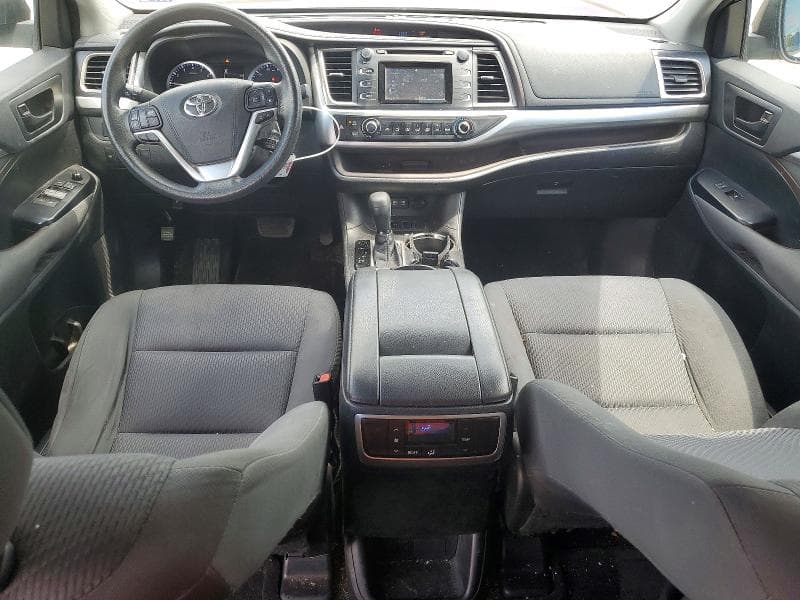 2017 TOYOTA HIGHLANDER LE 8