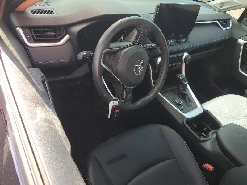 2024 TOYOTA RAV4 XLE PREMIUM 8