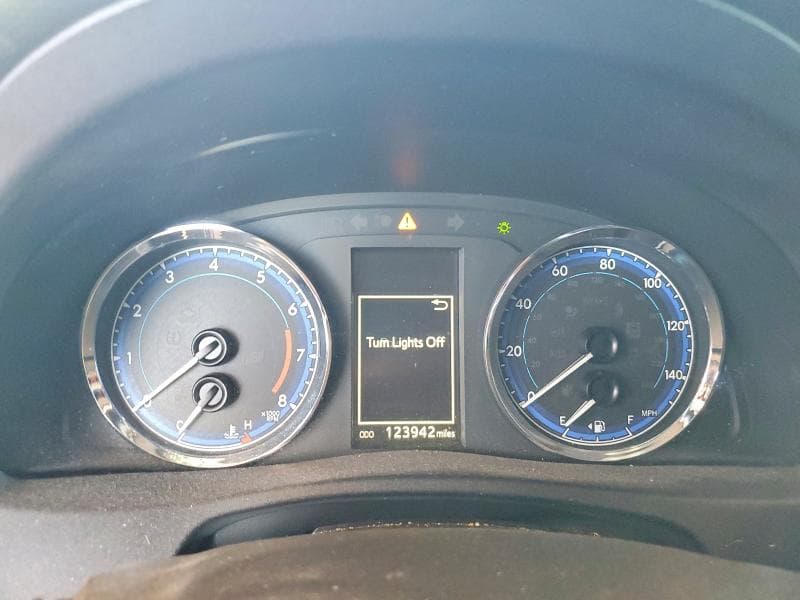 2018 TOYOTA COROLLA SE 9