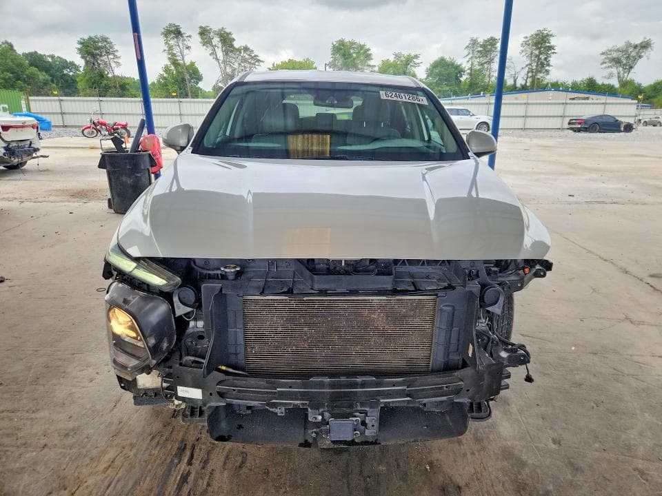 2019 HYUNDAI SANTA FE SE 5
