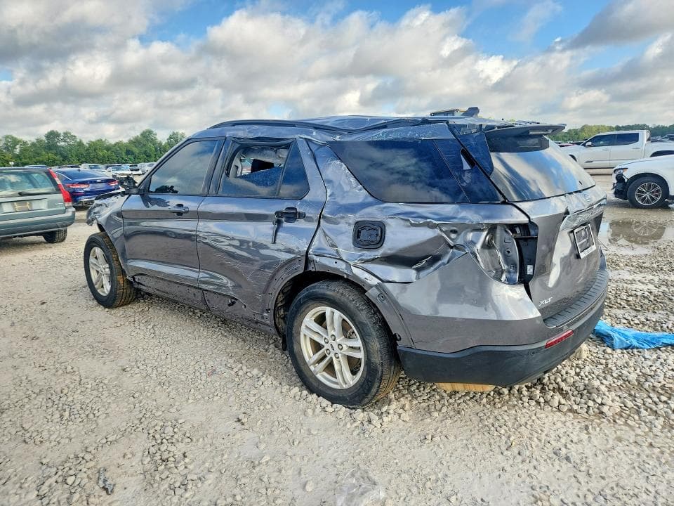 2022 FORD EXPLORER XLT 2